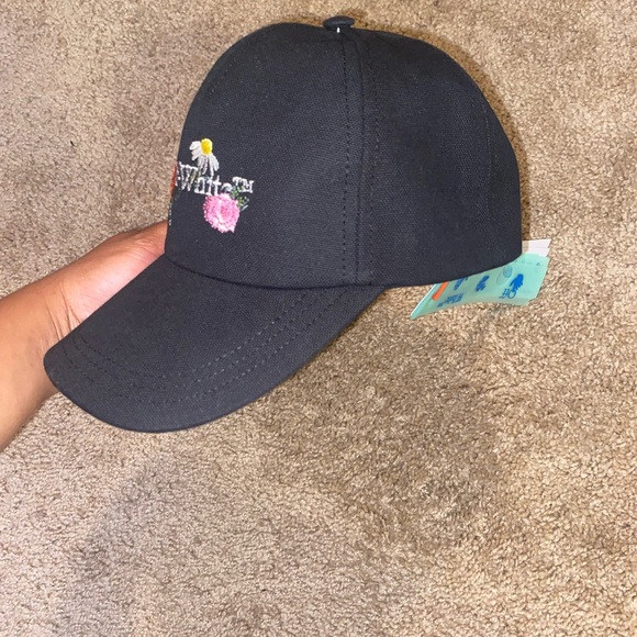Off white hat - Picture 2 of 5